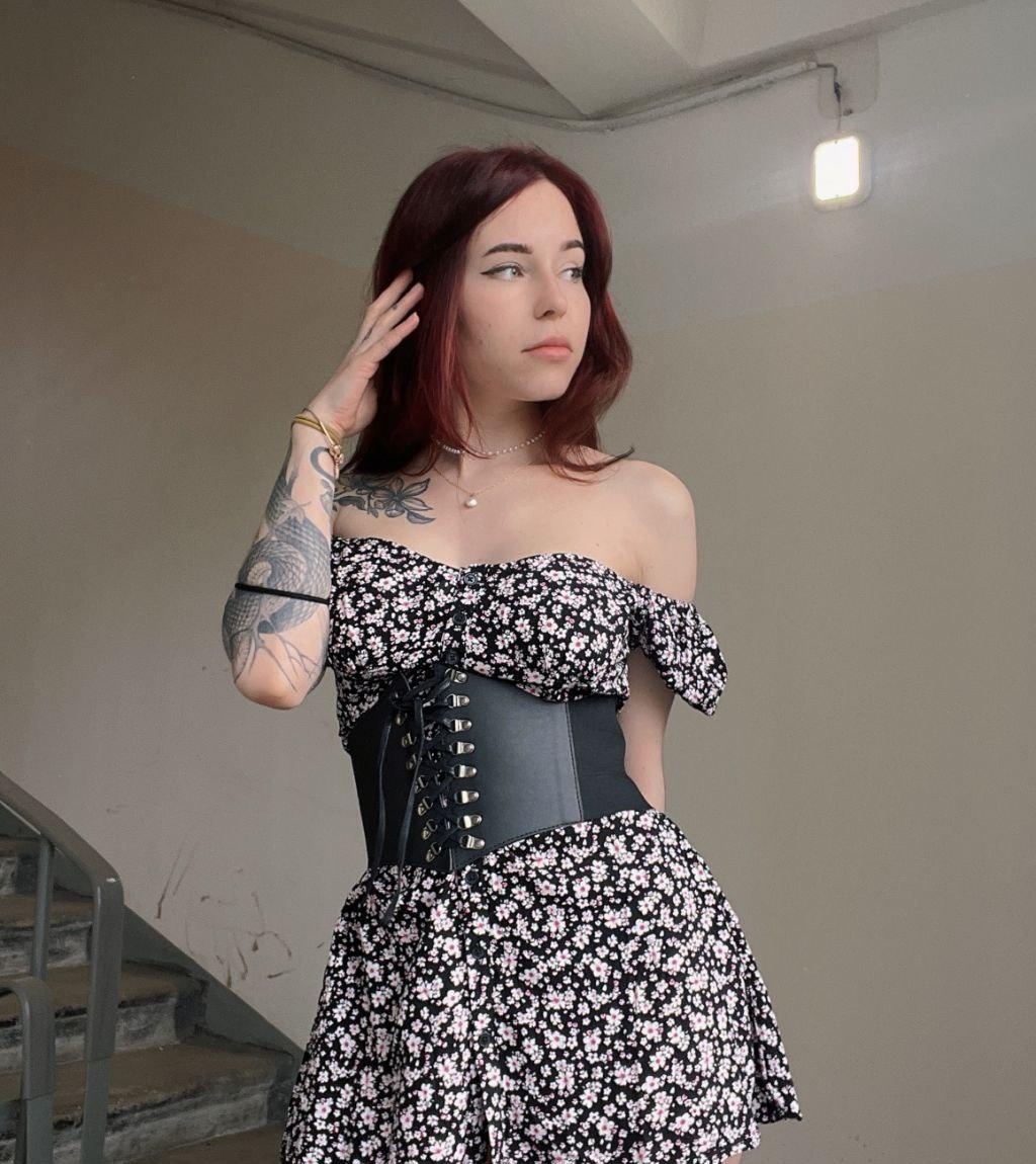 Карина привлекальеная девушка из Белой калитвы цена от 4000 руб