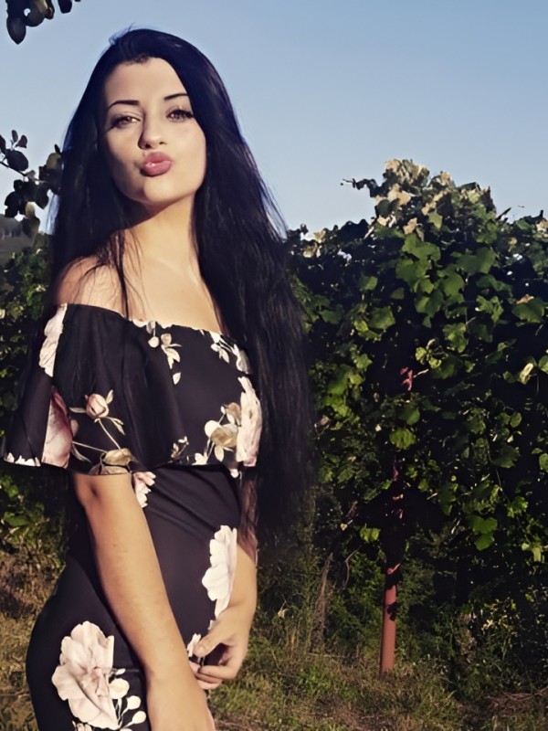 Ангелина привлекательная девушка из Белой калитвы цена от 10000 руб