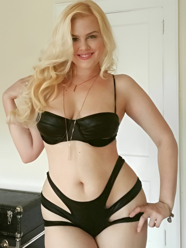 Ангелина привлекательная девушка из Белой калитвы цена от 10000 руб